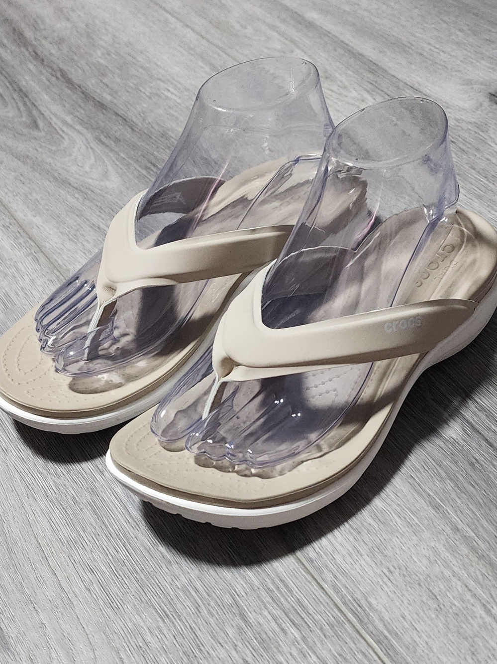 NWOB Crocs Capri V Sporty Cobblestone Beige Flip Flops Womens Size 9